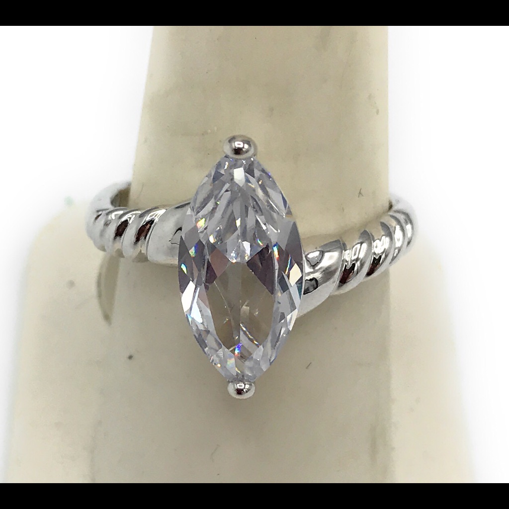 Crystal Fashion Ring Size 9 903